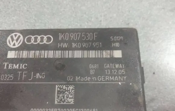 Volkswagen Touran I Gateway control module 1K0907530F 1K0907951