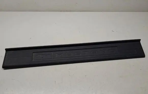 Front sill trim cover