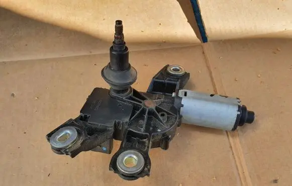 Volkswagen PASSAT B6 Rear window wiper motor 3C9955711A