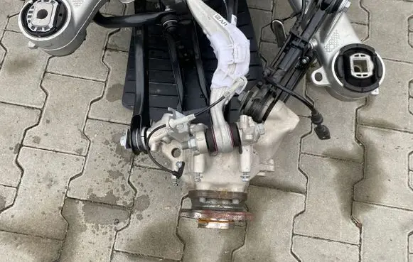 BMW 8 G14 Stub axle 68505646850562