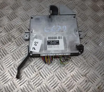 Toyota Prius (XW20) Engine control unit/module 8966147120 2751005471