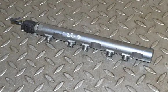 Mini Cooper Countryman R60 Fuel main line pipe 7823460 0281006447