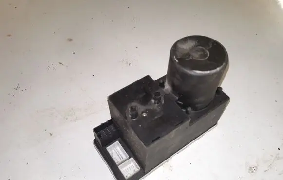 Audi A3 S3 8L Central locking vacuum pump 8L0862257E