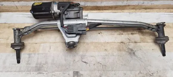 Front wiper linkage and motor