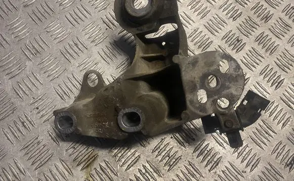 Audi A6 S6 C5 4B Engine mounting bracket 4b0199352b