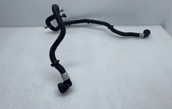 Engine coolant pipe/hose
