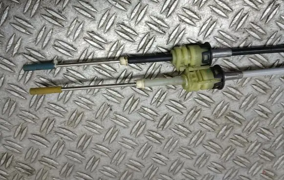 Opel Astra H Gear shift cable linkage