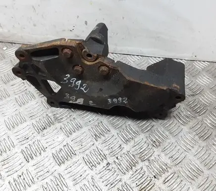 Volkswagen PASSAT B5.5 Engine mounting bracket 1M0199308E 99VW6A002AA