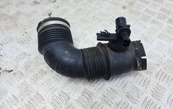 Opel Insignia A Turbo air intake inlet pipe/hose 55561787
