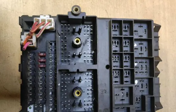 Jeep Grand Cherokee (WJ) Fuse module 56038406AK P56038406AK TQH23691E992