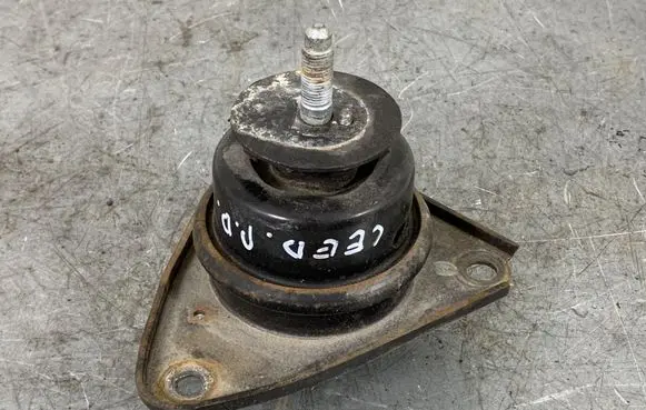 KIA Ceed Engine mount bracket