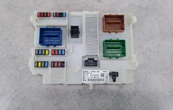 Volvo V60 Fuse box set 31343677AA