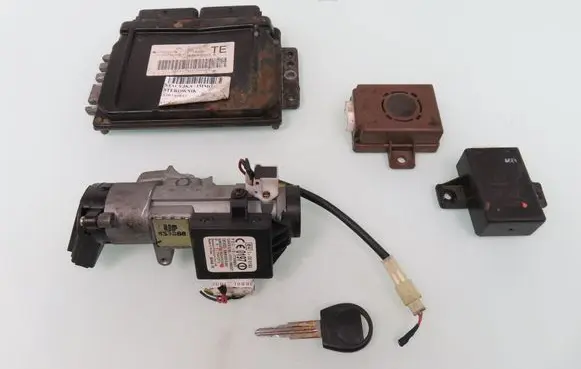 Chevrolet Aveo Engine control unit/module ECU 96376653 S010011038 96540559