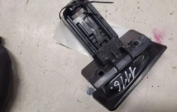 Mercedes-Benz E W211 Hand brake release handle 2114200077