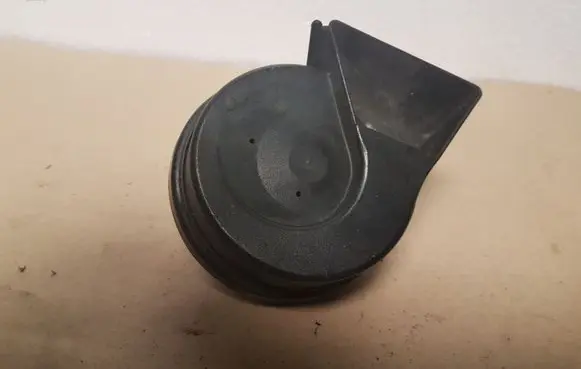 Audi A4 S4 B7 8E 8H Horn signal 8E0951223