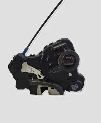 Toyota Avensis T250 Front door lock A046693