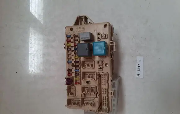 Toyota Corolla Verso E121 Fuse module 892210F010