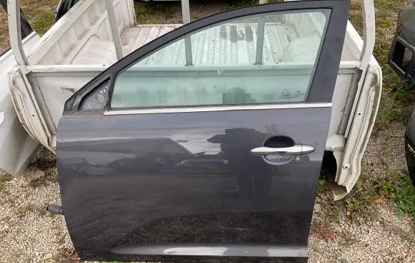 KIA Sportage Front door