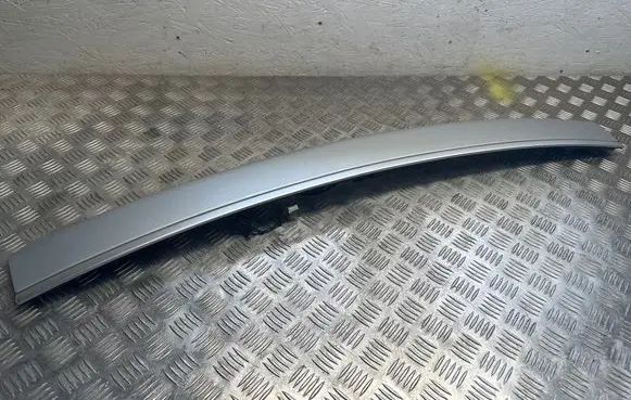 Tailgate/trunk spoiler