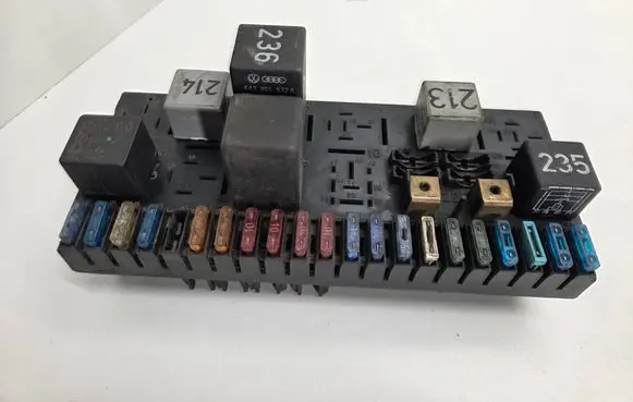 Audi 100 200 5000 C3 Fuse module 396113 443941822A