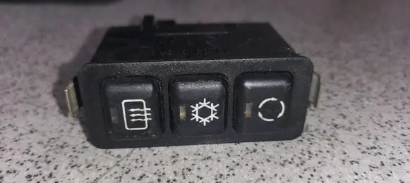 BMW 5 E34 Air conditioning (A/C) switch 61311391764