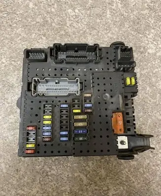 Volvo S60 Fuse box set 28017881 00006613527 30728512