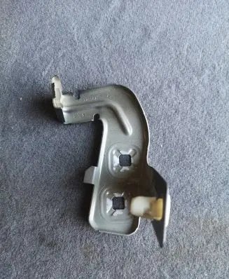 BMW 4 F32 F33 Fender mounting bracket 7255821
