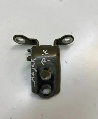 Renault Kadjar Front door lower hinge 