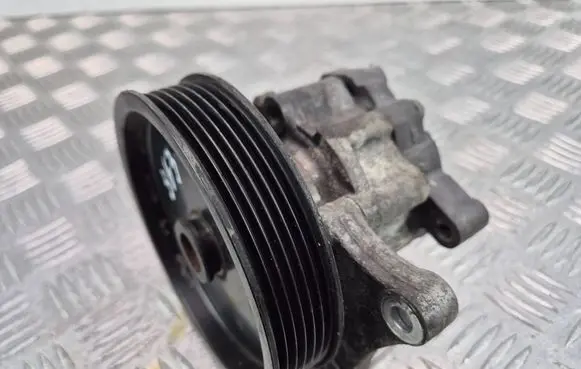 Mercedes-Benz E W212 Power steering pump A0064667501 7693955169