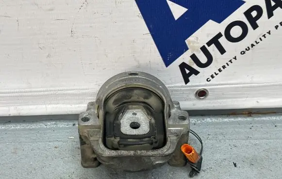 Audi Q5 SQ5 Engine mount bracket 8K0199381