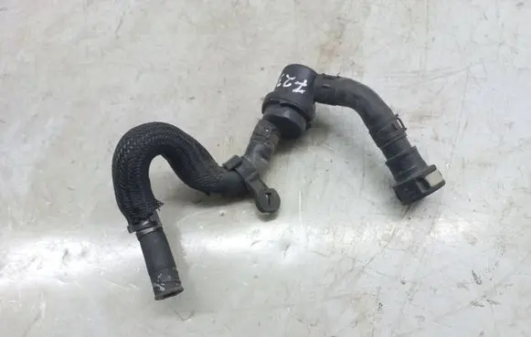 Volkswagen Touareg II Engine coolant pipe/hose 7P6133277