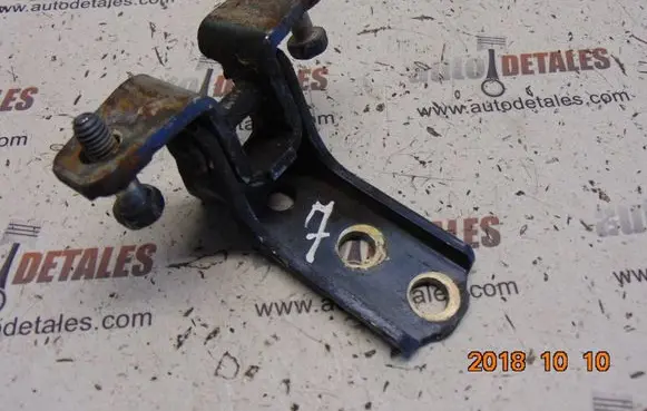 Mitsubishi Grandis Front door lower hinge 