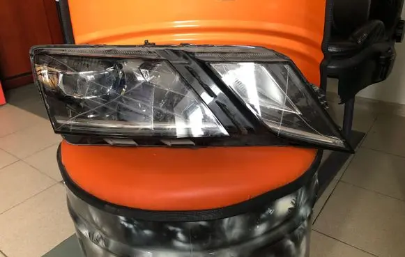 Skoda Octavia Mk3 (5E) Headlight/headlamp 5E1941016D LE15A6369 030110423200
