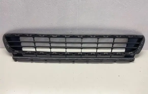 Volkswagen Golf VII Front bumper lower grill 5G0853677A 5G0853671 032002011