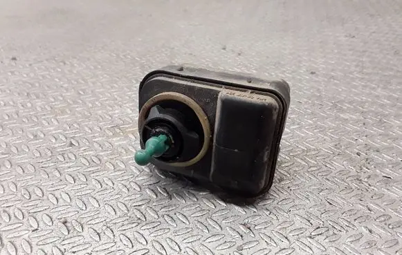 Volvo XC90 Headlight level adjustment motor