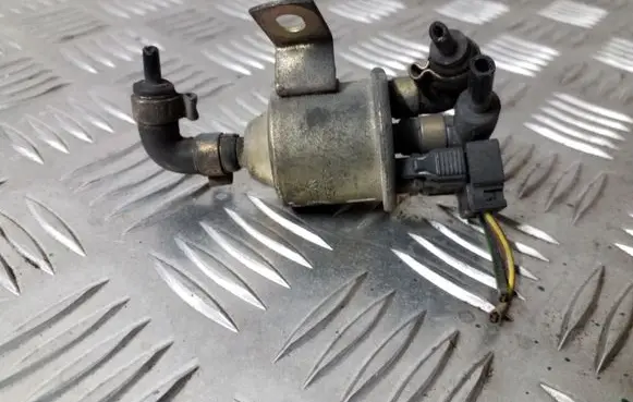 Audi A6 S6 C4 4A Vacuum valve 72123900