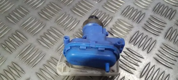Audi 80 90 S2 B4 Central locking vacuum pump 893862123