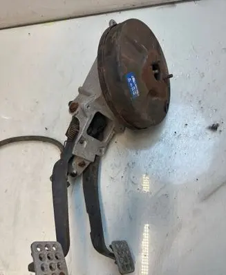 Volkswagen Transporter - Caravelle T3 Brake booster 251612101