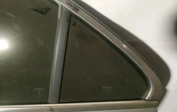 Honda Accord Rear vent window glass 