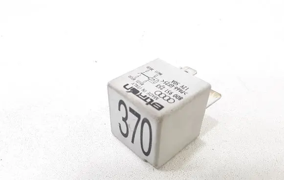 Volkswagen PASSAT B5 Other relay 8D0951253 370