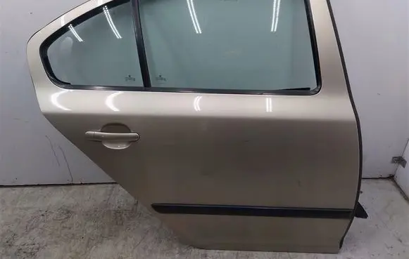 Skoda Octavia Mk2 (1Z) Rear door 