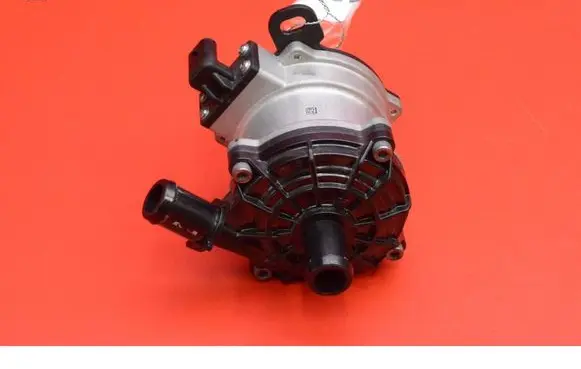 Nissan Qashqai Water pump 215806UM0A