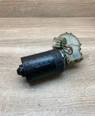 Volkswagen Golf III Wiper motor 191955113 0390246135