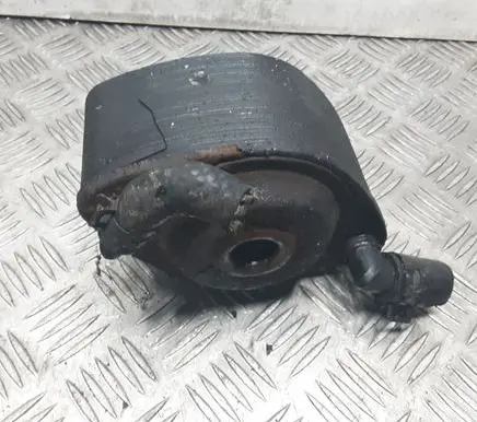 Isuzu Trooper Oil filter mounting bracket 