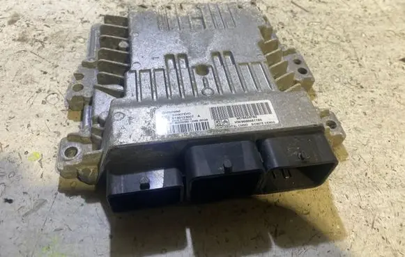 Peugeot 5008 Engine control unit/module 9678628780 SID807EV0 S180123007A