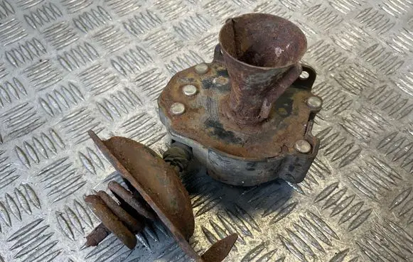 KIA Sorento Spare wheel mounting bracket 