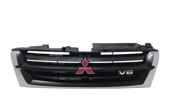 Mitsubishi Montero Front bumper upper radiator grill MR387981 MR387982