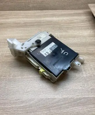 Toyota Prius (XW30) Fuse module 8922147150 8273047440A