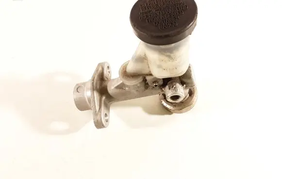 Nissan Patrol Y61 Clutch master cylinder