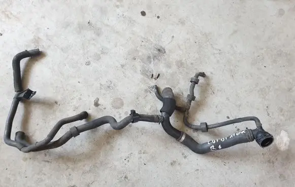 Volkswagen PASSAT B6 Engine coolant pipe/hose